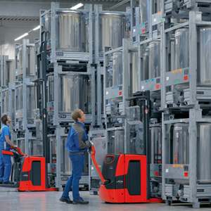 Foto Apiladores Linde L14 a L20 en el rango de carga de 1,4 a 2 toneladas. 